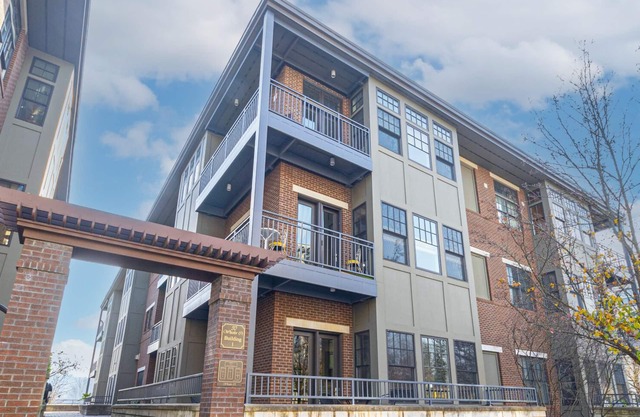 Classy Open Concept Condo!