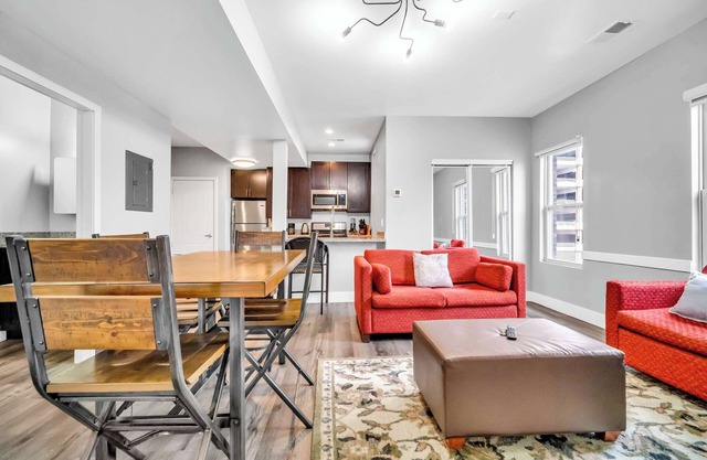 Cle Suites 2BR/1BA | 5 min Walk to Cle Clinic #5