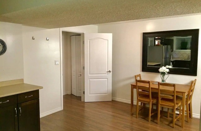 Clean and Cozy- 2BD/2 Full Baths Private Suite HUGE SqFt Laundry Full Kitche