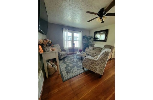 Clean and cozy 3 bdrm one bath home in the heart of Rupert.