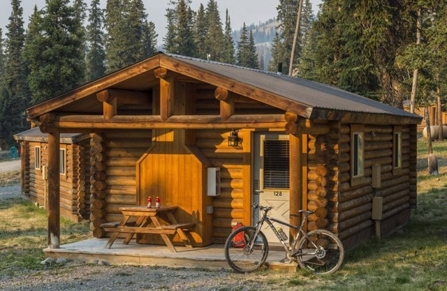 Clean and Safe! Naturalistic Getaway! Spacious Cottage, Close to Attractions