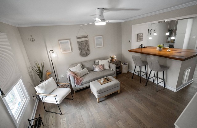 Clean & Comfy Townhouse 4-min walk to DT Raleigh with AC, WiFi, patios and more