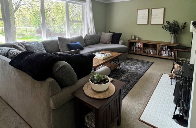 Clean & Cozy 2 bedroom Minnetonka Home