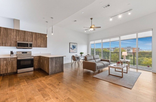 Clean & Modern - Amazing Views!