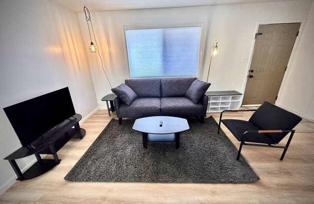 Clean Modern Eastside Colorado Springs Apartment Delta