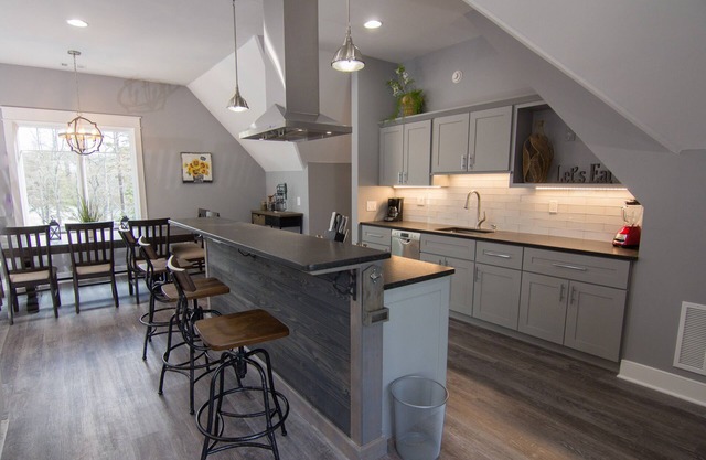 Clean, Modern, Lake Keowee Retreat Near Clemson
