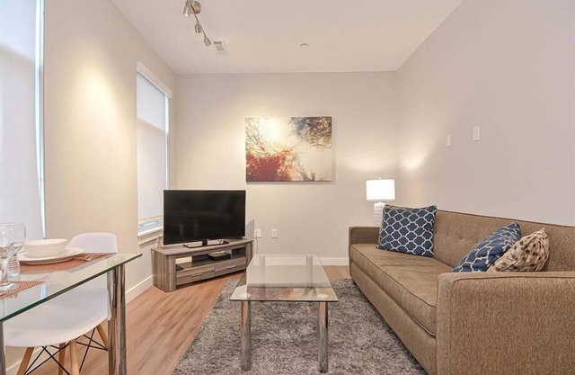 Clean + Modern Studio | Full Kitchen | Travel Nurse Friendly | by GLS