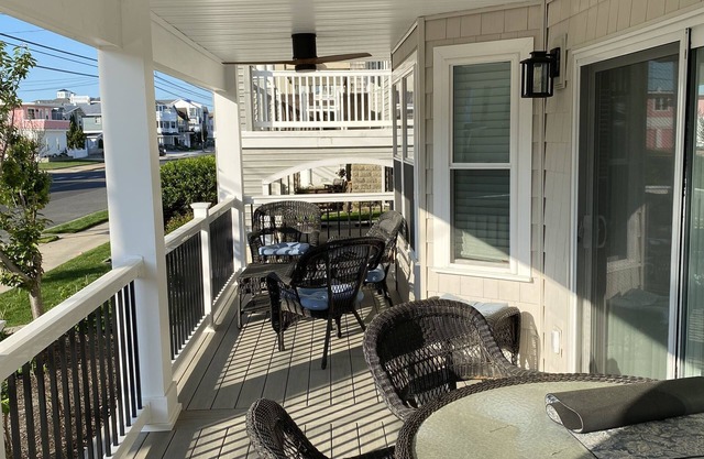 Clean & Spacious 4BR - Beach Block Condo, South end of OCNJ