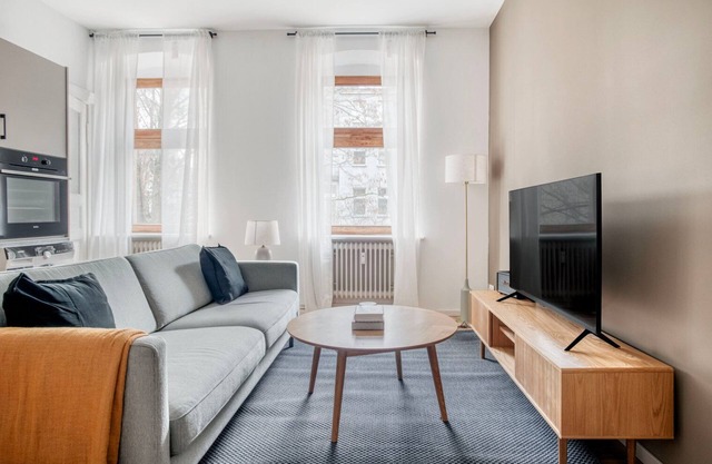 Clean Steglitz 1BR, nr Schlossstraße, by Blueground