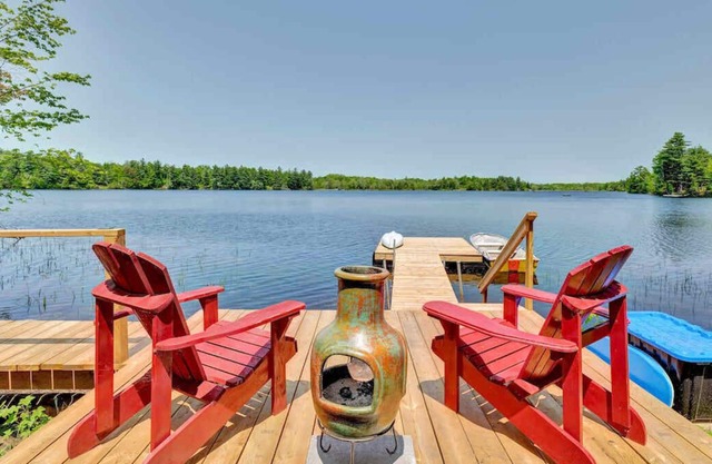 Clear Lake Bliss - Waterfront forest escape