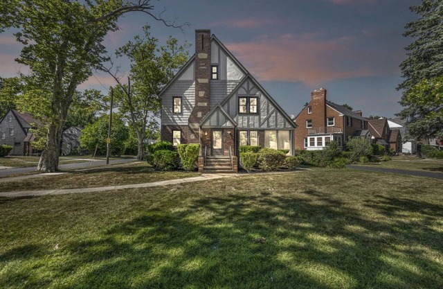 Cleveland Heights Retreat, Sleeps 12, 4BR, 3BA, Near University Heights