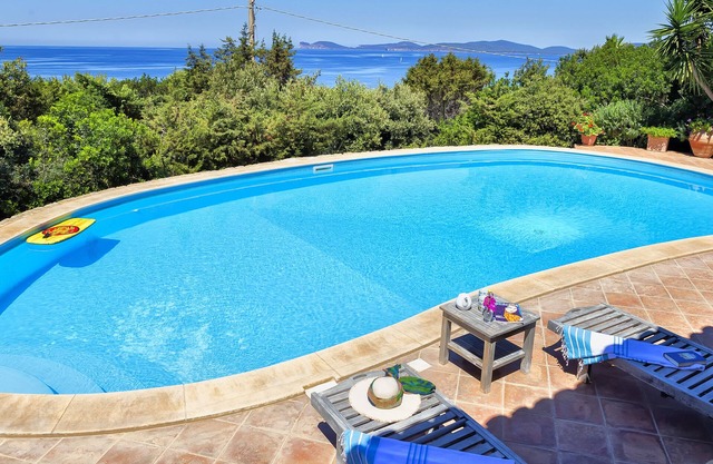 ClickSardegna Villa Julia, spectacular sea view with exclusive use swimming pool