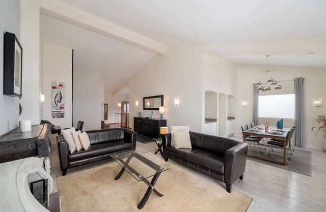 Cliff Top Villa, Magnificent Seaview | Aquarela