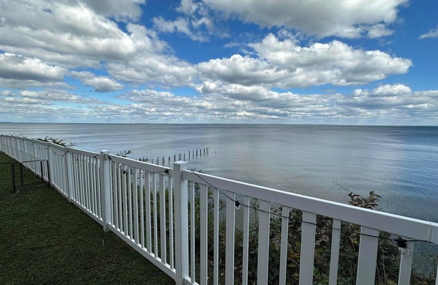 Cliffside Chesapeake Bay Cottage: Pet-friendly, Easy DC Drive