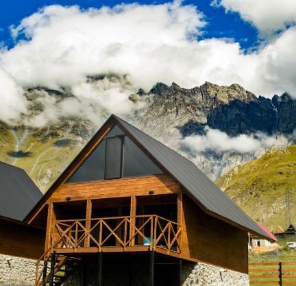 Cliffside cottage Kazbegi