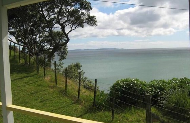 Cliffside Cottage Red Beach