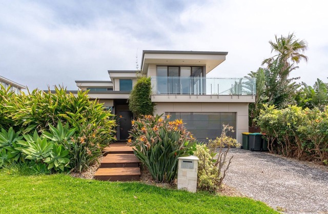 Clifftop Luxury with Pool
