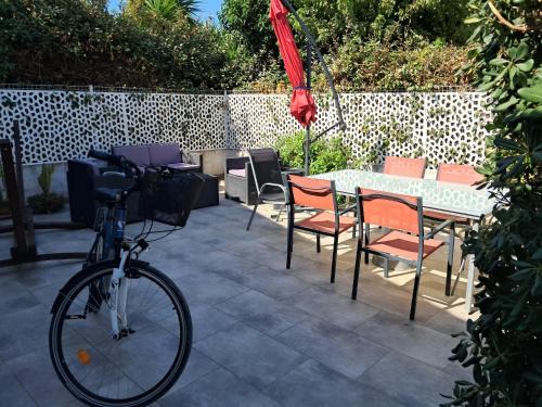 Clos Gabmy entre plage et garrigue