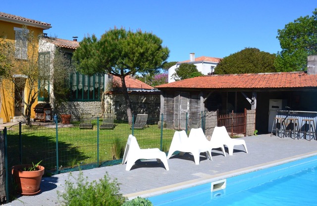 Clos Marc André, with swimming pool, 5mn la Rochelle, 15 mn Ré