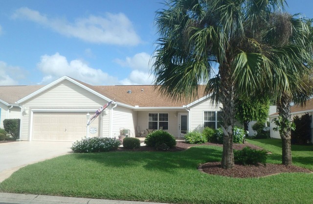 Close to 2 squares and Glenview Country Club