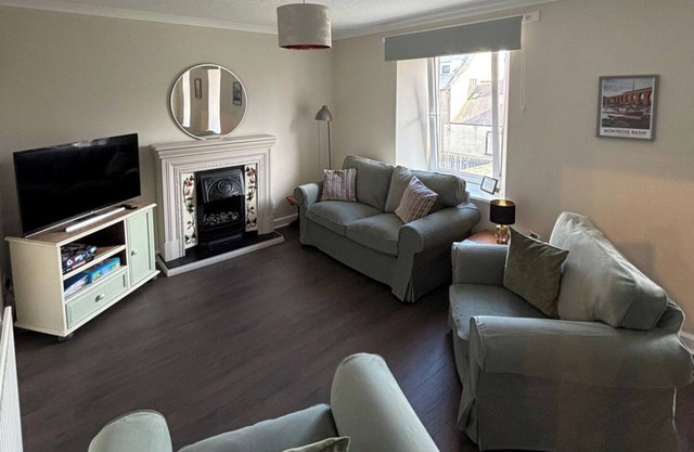 Close to beach, town, golf & natural beauty spots
