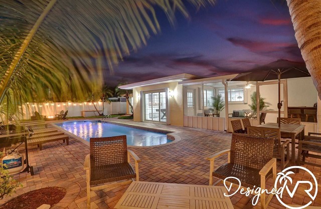 Close to Beach 4 Br with Heated and Amazing Pool