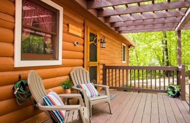 Close to Downtown BR 🍔 Train 🚂Orchards 🍎 Easy Access 🏎️ Fast WiFi 💻 Privacy 🏖️