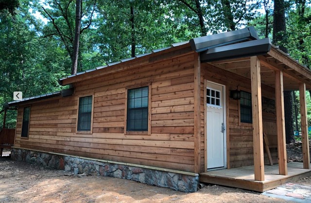 Close to everything, near State Park & Hochatown, hot tub!