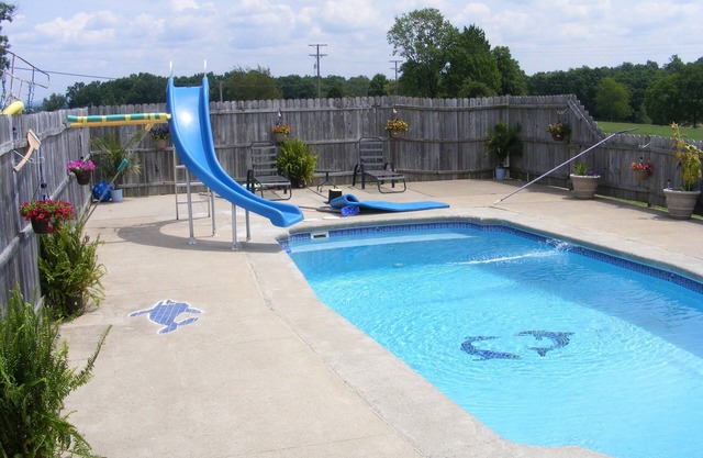 Close to everything Whitewater! Inground pool-hot tub-fire pit-basketball ct.!