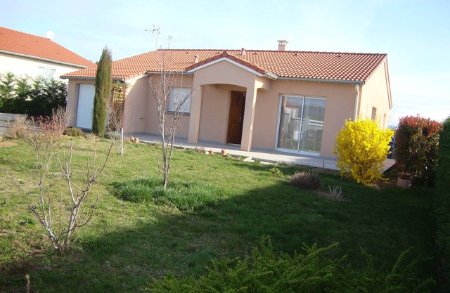 Close to Auvergne's volcanoes, lakes and magnificent natural sites.