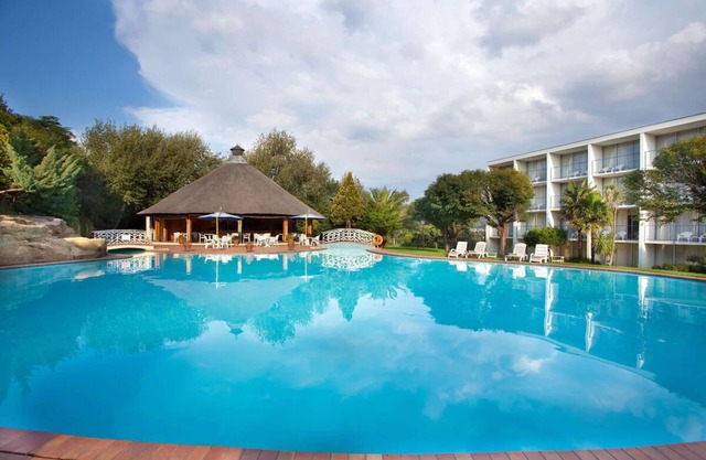 Close to Makoanyane Square! Have Fun w/the Onsite Casino and Pool! Free Parking