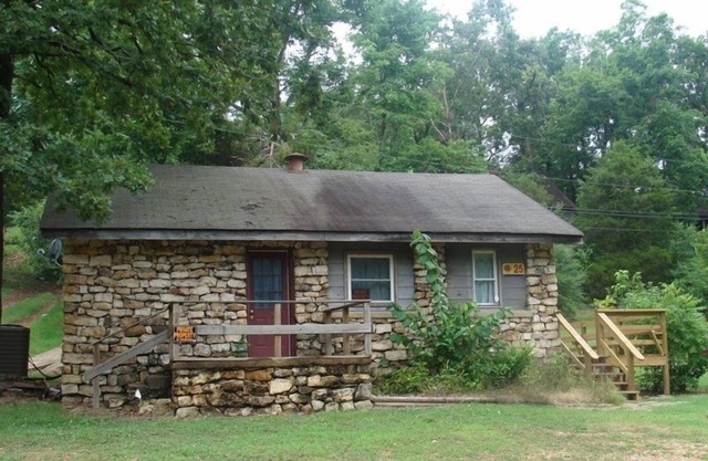 Close to river for fishing, canoes, kayaks, tubing, swimming, antiques in town