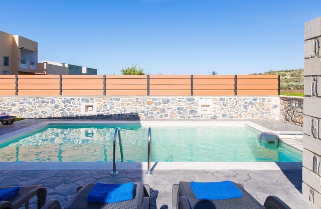 Close to Sandy Beach & Amenities