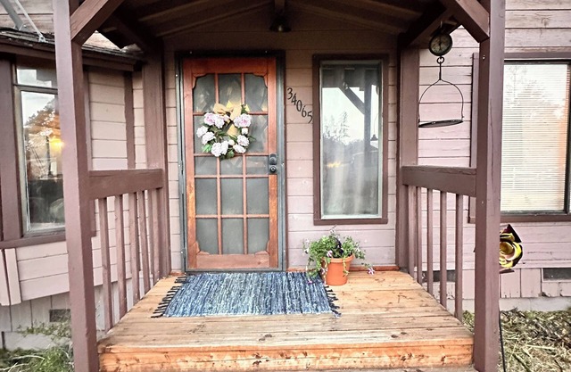 Close to Shaver Lake, family friendly, pets welcomed!