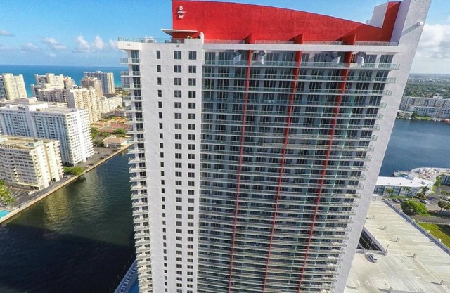 Close to the Beach! Family-sized condo with Amazing View