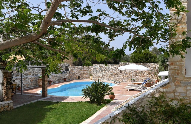 Close to the beach, quiet posιtion, common pool, family, friendly, brand new