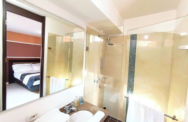 Close to the BMX track, skatedrome, sports park, major coliseum road the airport