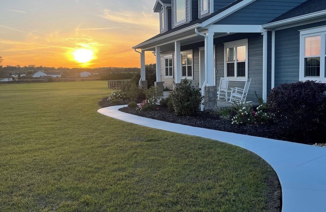 Close to WEC/Hits Home with Pool & Barn