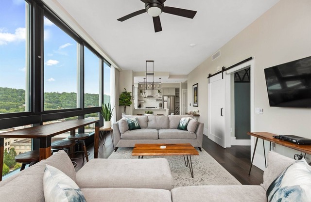 Cloud 10 | 10th floor Luxury Condo in Downtown, Panoramic Mountain Views