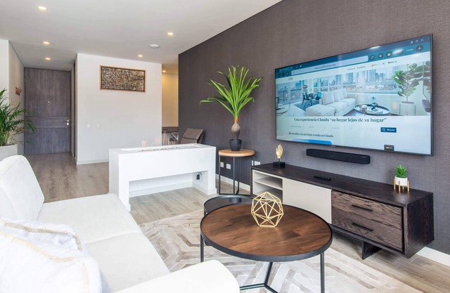 Cloud9| Cozy apt Indoor fireplace|The Ruby