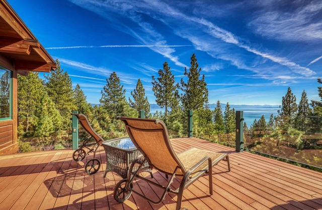 Clouds Rest in Dollar Point By Tahoe Getaways - Lake views - Hot Tub & Game Room