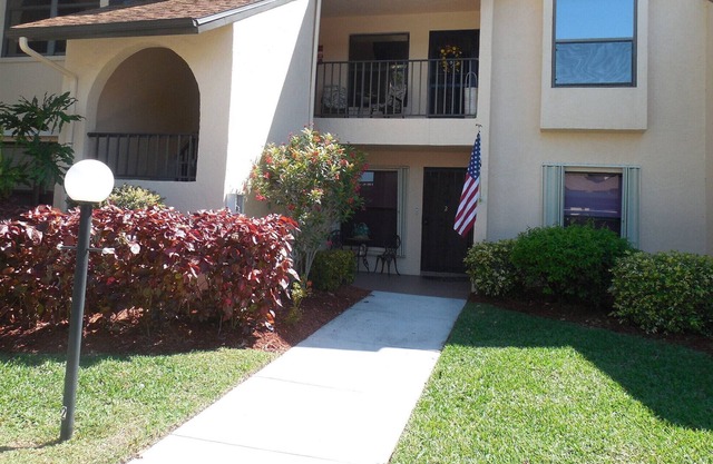 Club At Crystal Lake Condo-Tropical Oasis In South Fort Meyers
