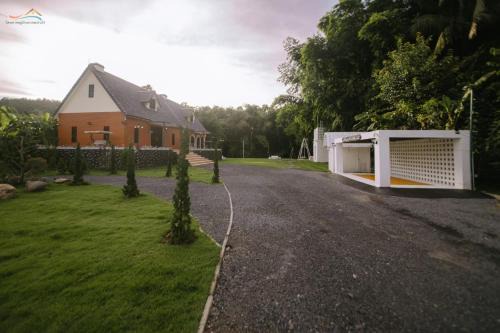 Club Khan River Hill