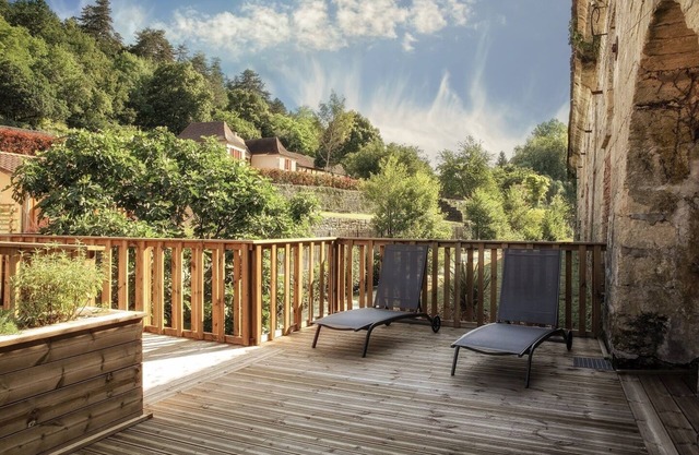 Cozy gite with its own garden in the center of the Dordogne