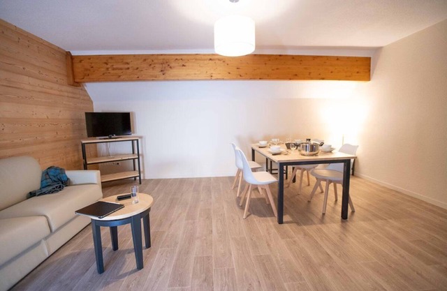 Cozy Savoyard Getaway: Comfortable Living! Lakeside Playground & BBQ Facilities!