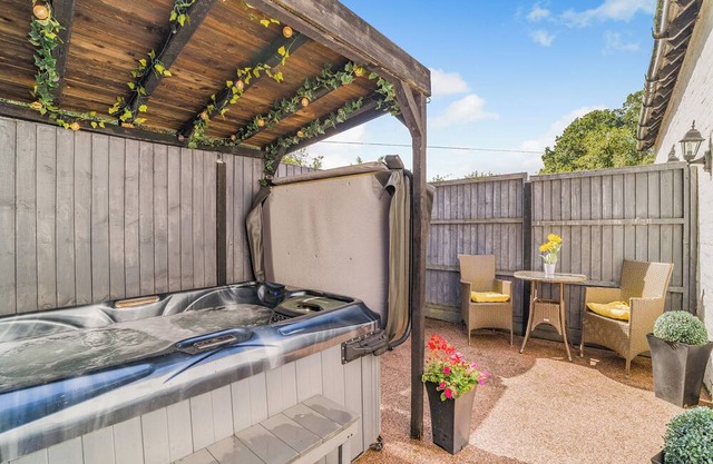 Coachmans Cottage - UK50418