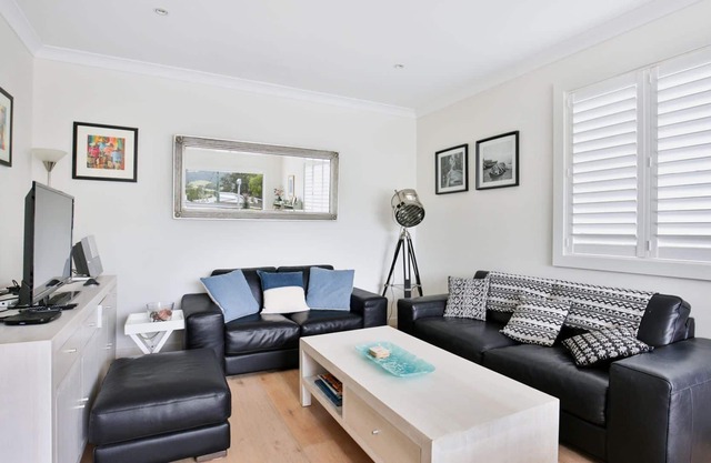 Coast - Pet Friendly - 3 Mins Walk to the Beach