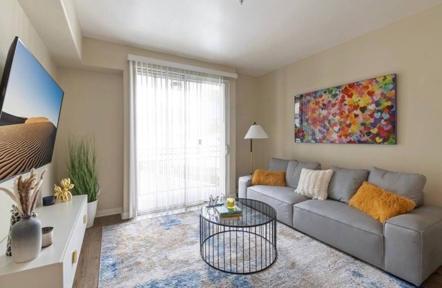 Coastal 1BR Getaway | Free Parking, Pool & Gym