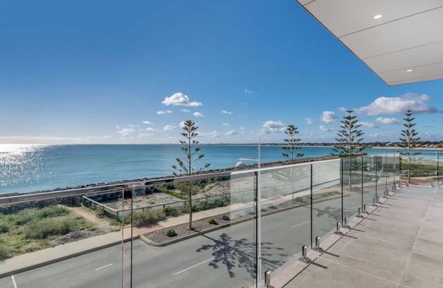 Coastal Bliss with Marina Views-Neaby Cafes