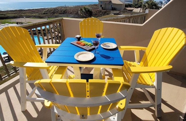 Coastal Calm | Split level condo with ocean views